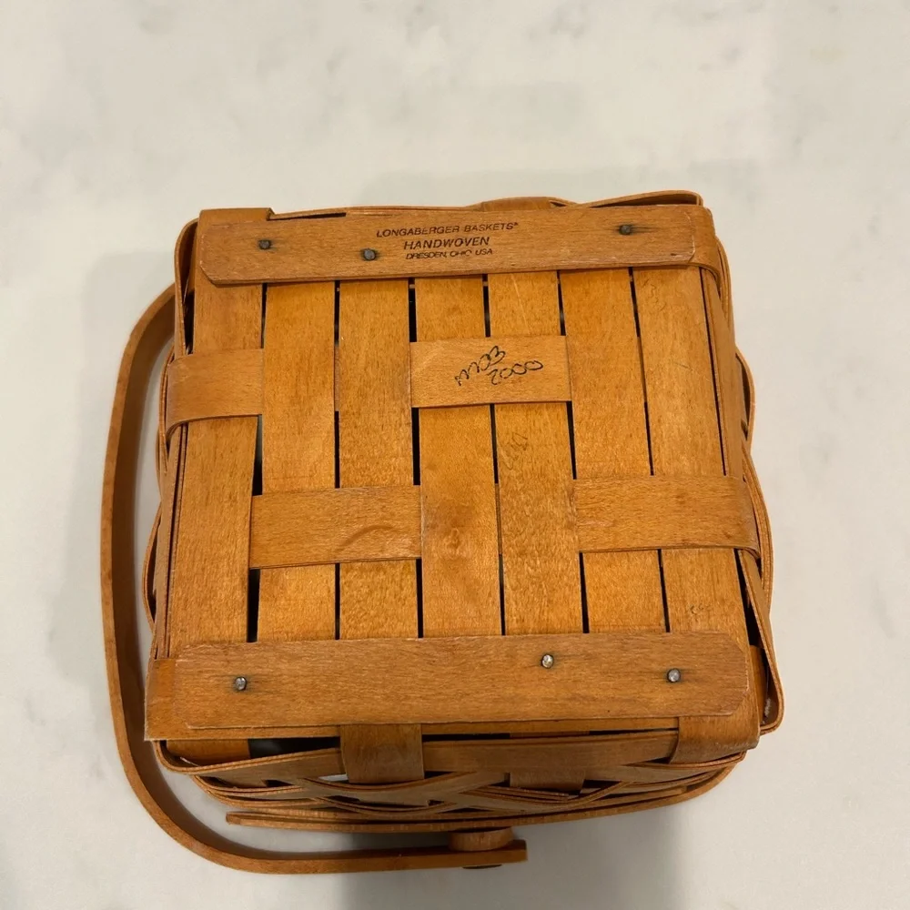 Longaberger 2000 medium berry basket